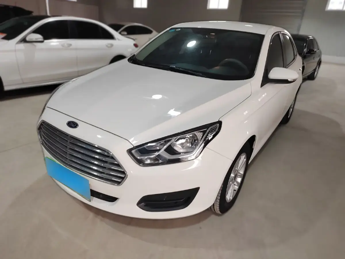 2019 Ford Escort 1.5L 122HP L3 6AT