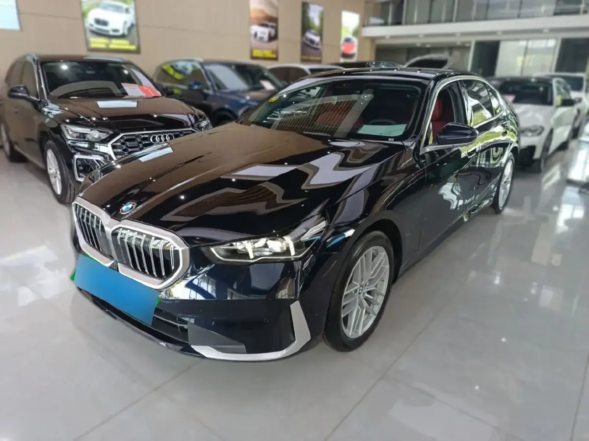 2024 BMW 5 Series 2.0T 190HP L4 8AT