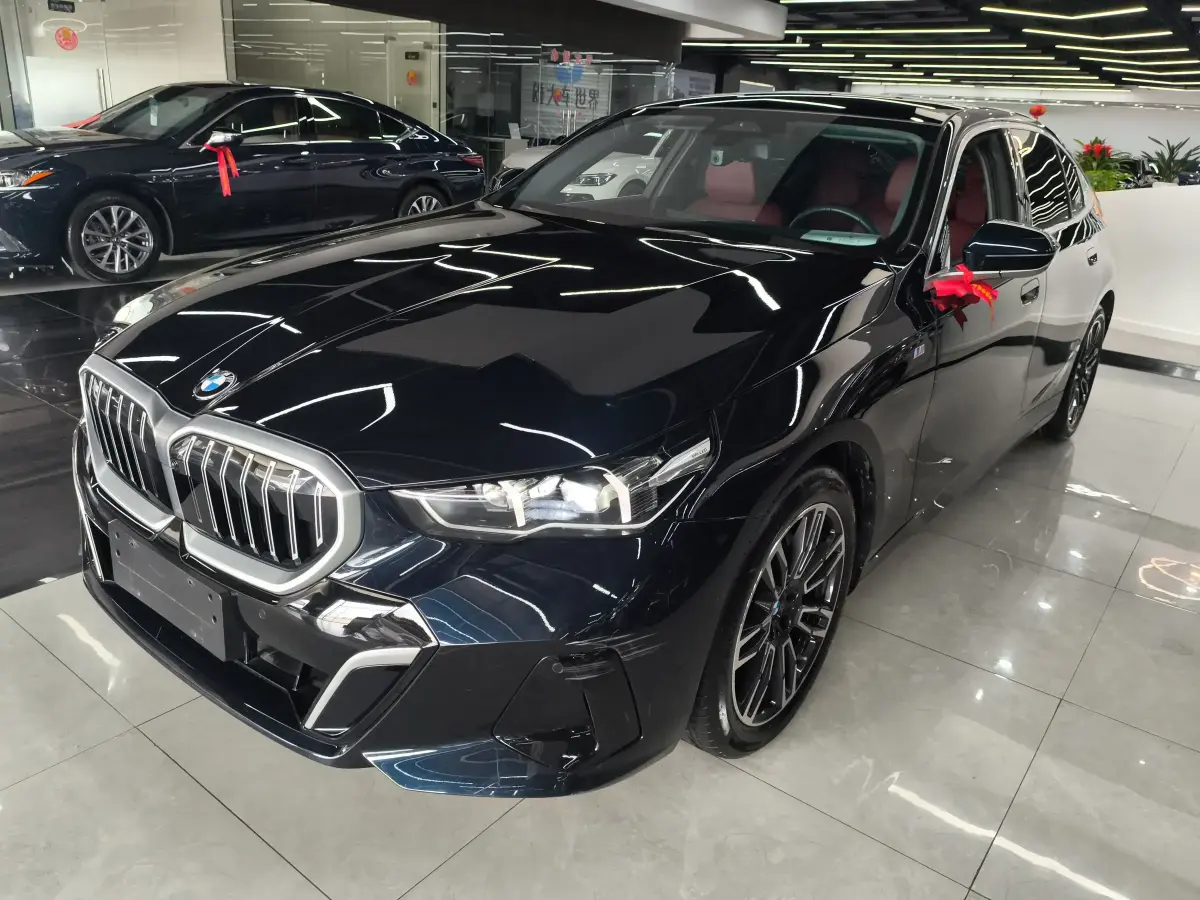 2024 BMW 5 Series 2.0T 258HP L4 8AT