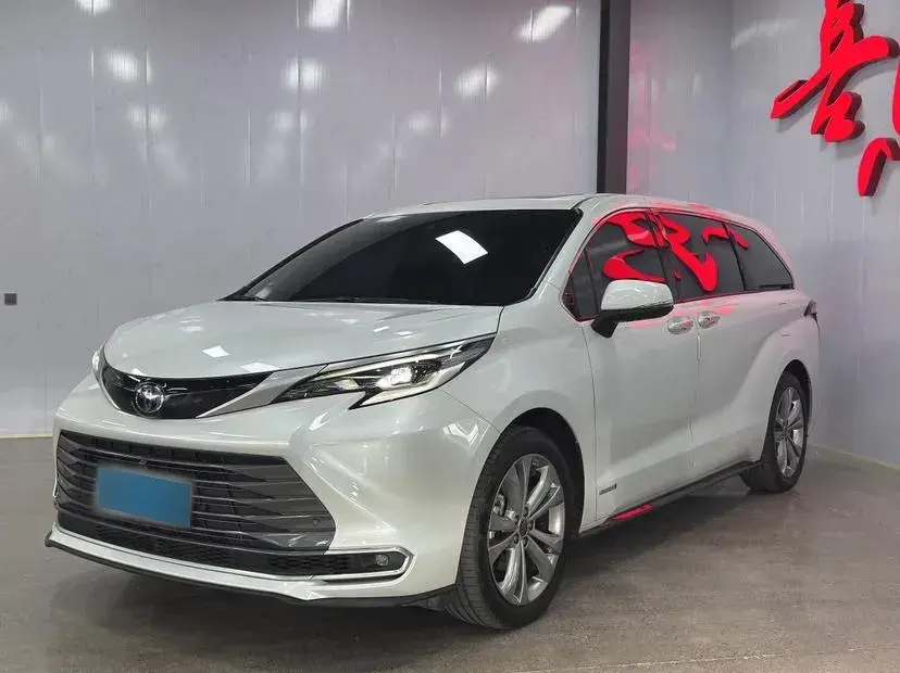 2023 Toyota Sienna 2.5L 189HP L4 E-CVT Hybrid