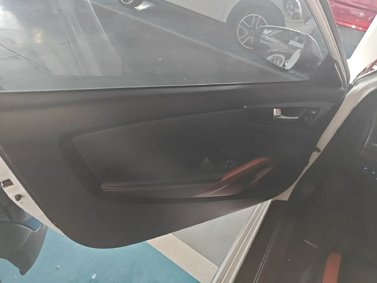 2015 Hyundai Veloster 1.6T 204HP L4 7DCT,autocango,china used car exporter,china ev exporter,chinese used car exporter,chinese used ev exporter