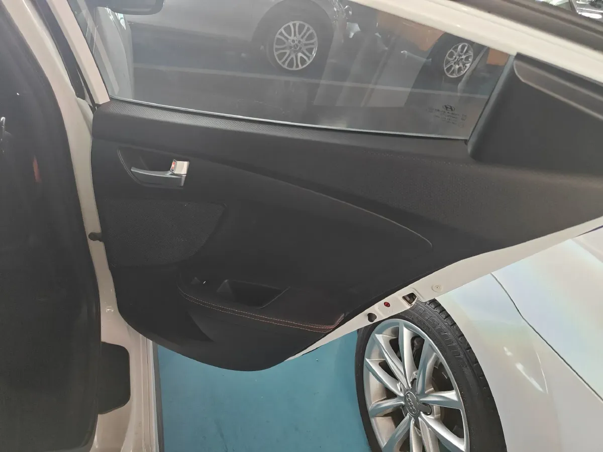 2015 Hyundai Veloster 1.6T 204HP L4 7DCT,autocango,china used car exporter,china ev exporter,chinese used car exporter,chinese used ev exporter