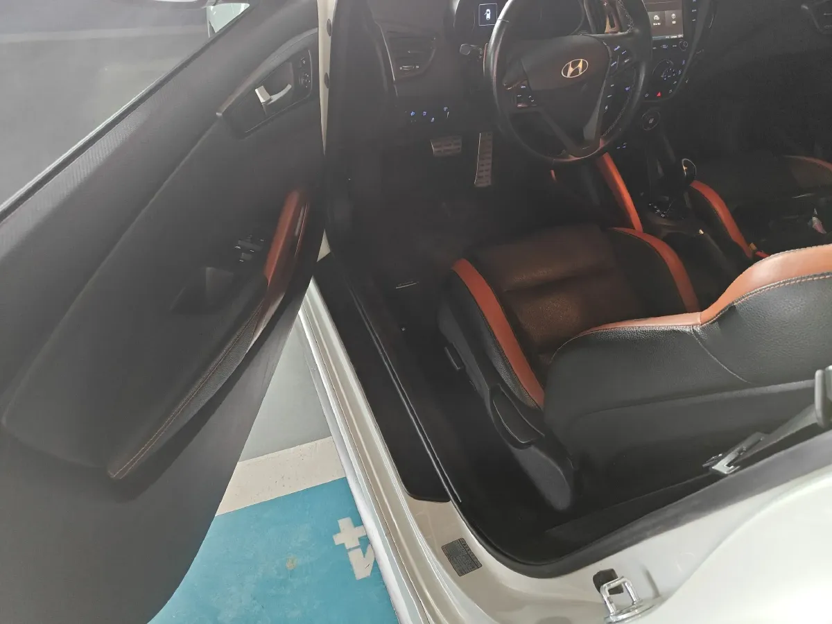 2015 Hyundai Veloster 1.6T 204HP L4 7DCT,autocango,china used car exporter,china ev exporter,chinese used car exporter,chinese used ev exporter