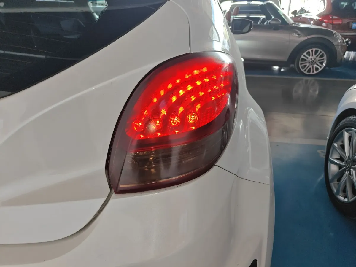 2015 Hyundai Veloster 1.6T 204HP L4 7DCT,autocango,china used car exporter,china ev exporter,chinese used car exporter,chinese used ev exporter