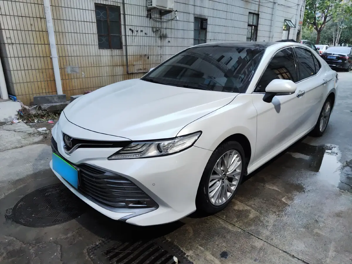 2019 Toyota Camry 2.5L 209HP L4 8AT
