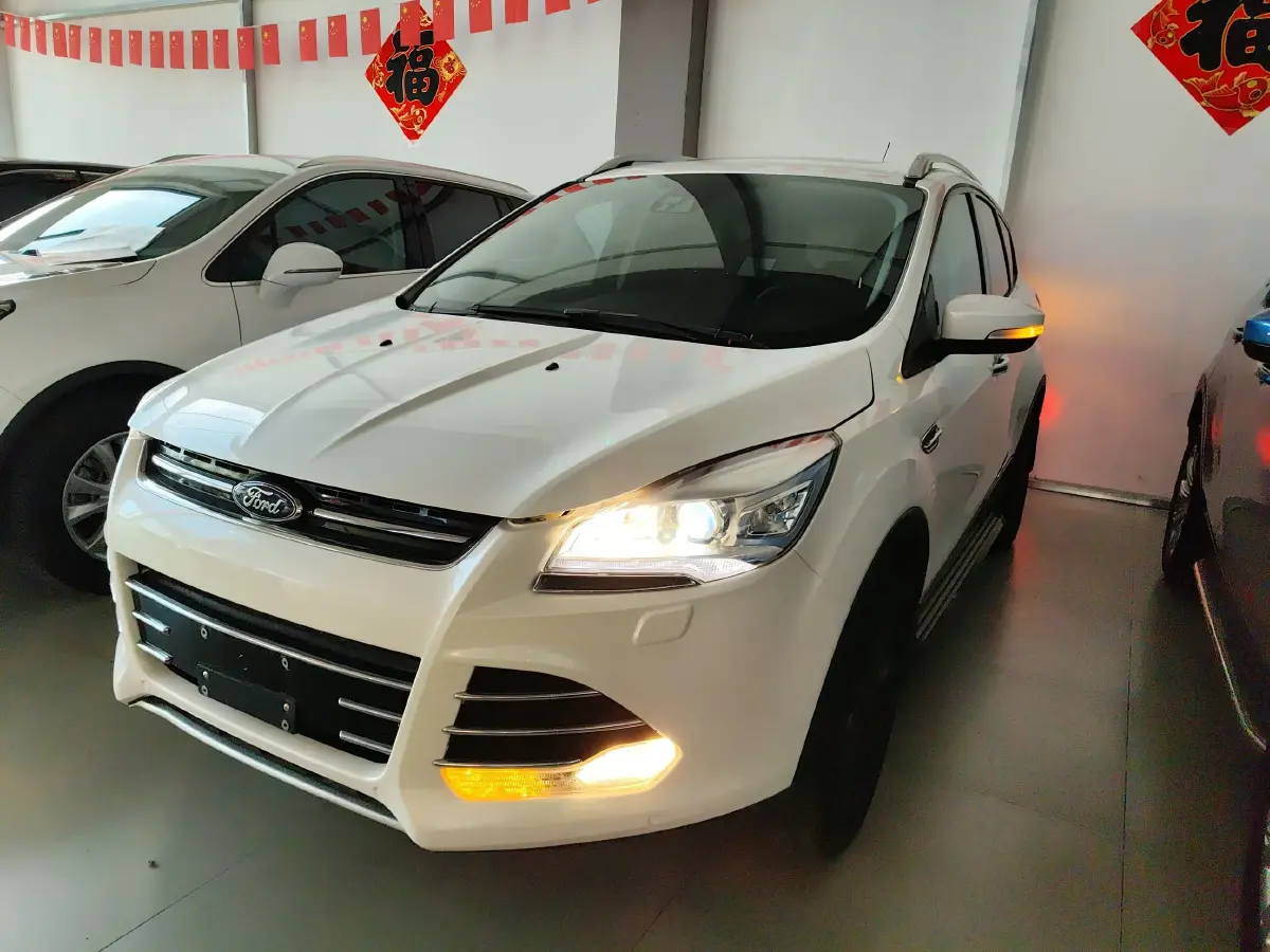 2015 Ford Kuga 2.0T 242HP L4 6AT