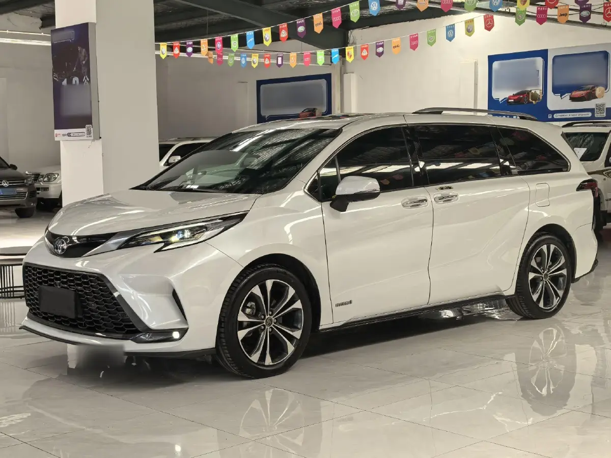 2023 Toyota Granvia 2.5L 189HP L4 E-CVT Hybrid