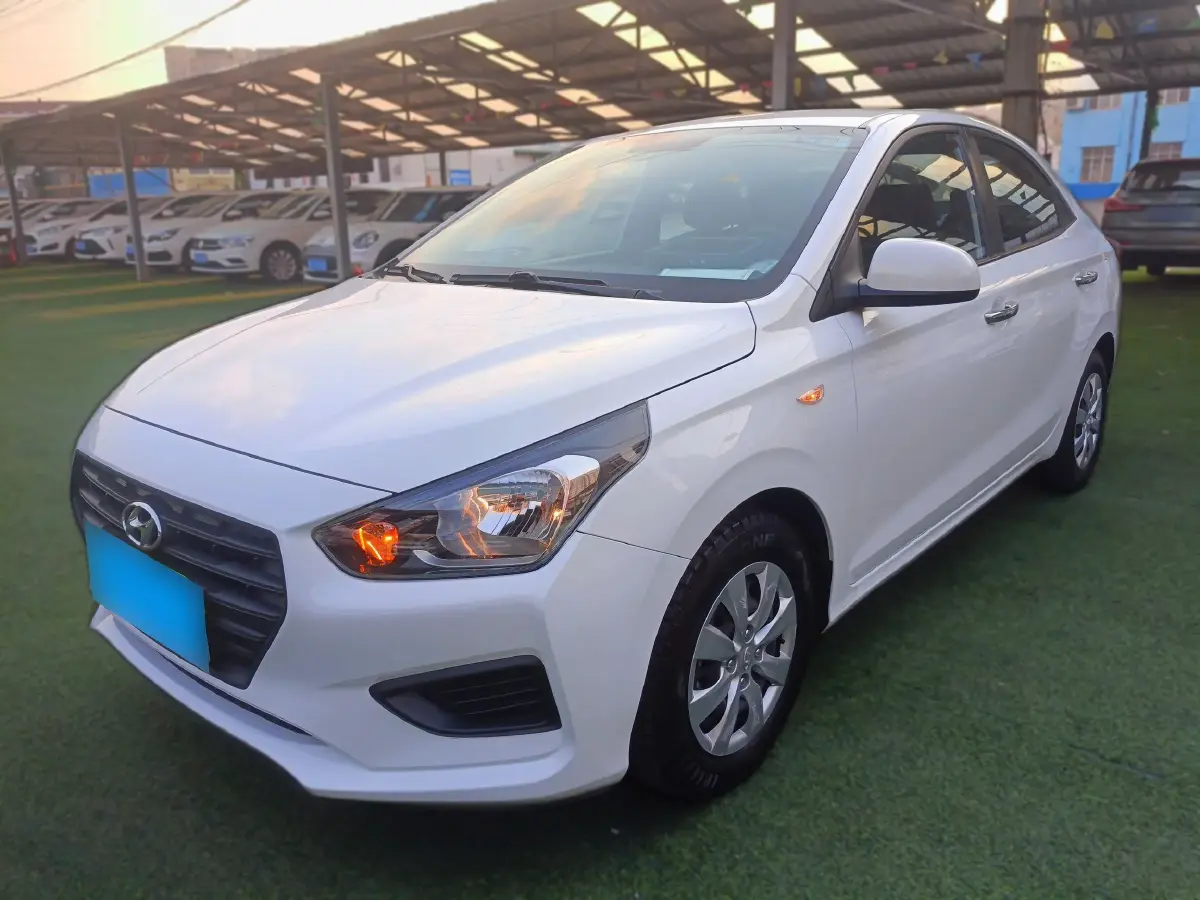 2017 Hyundai Reina 1.4L 95HP L4 5MT