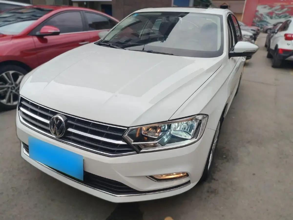 2016 Volkswagen Bora 1.6L 110HP L4 5MT