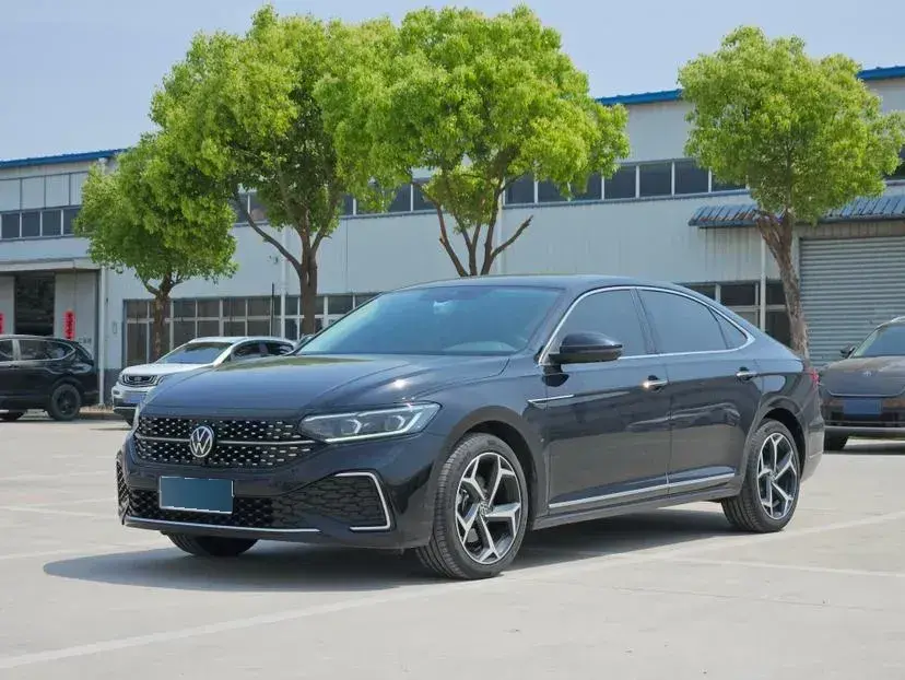 2023 Volkswagen Passat 2.0T 186HP L4 7DCT