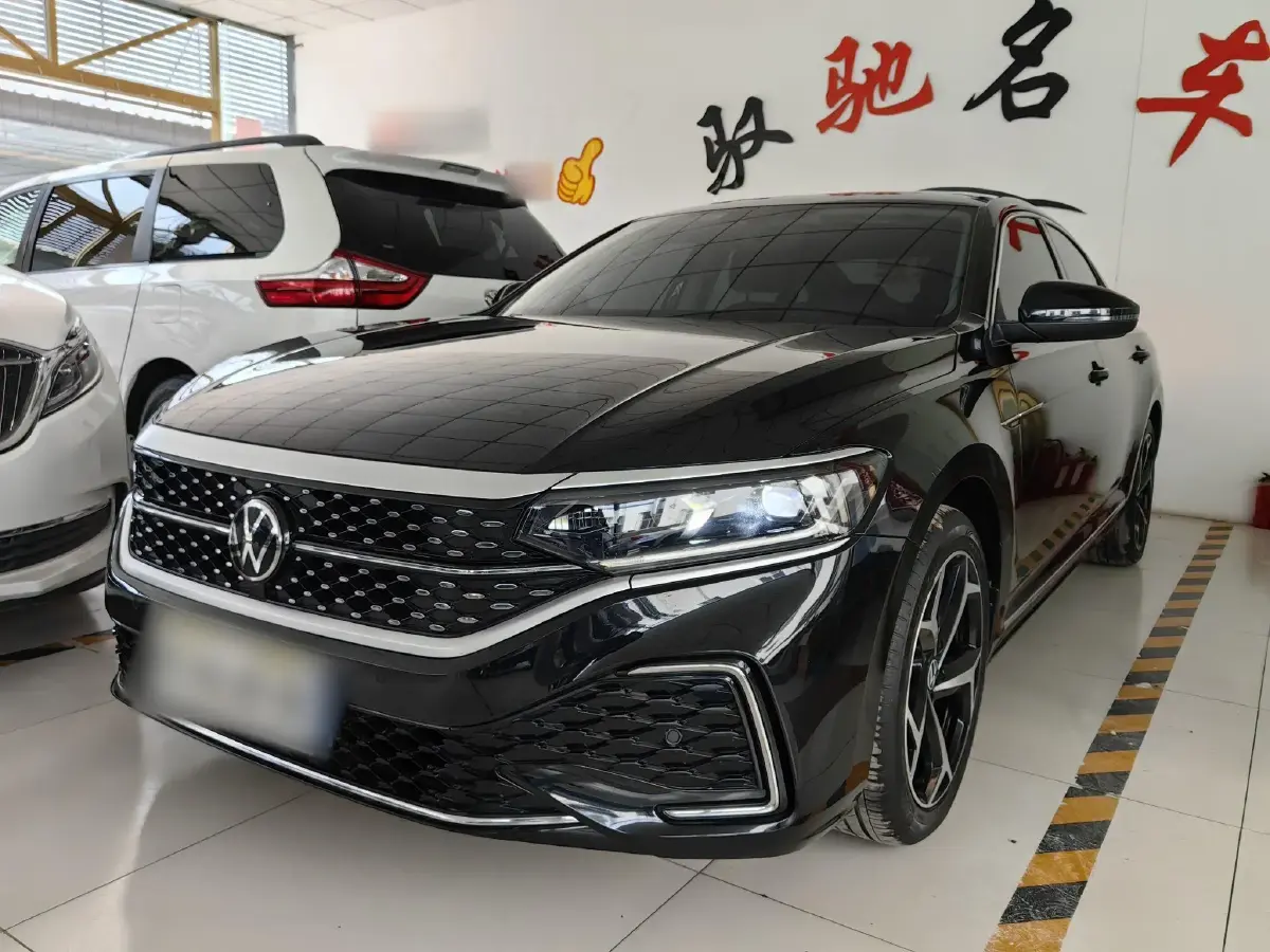 2023 Volkswagen Passat 2.0T 186HP L4 7DCT