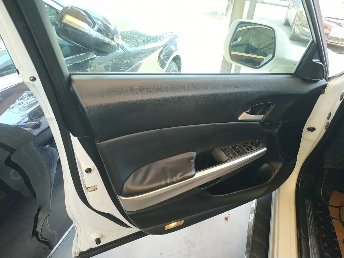 2012 Honda Crosstour 2.4L 197HP L4 5AT,autocango,china used car exporter,china ev exporter,chinese used car exporter,chinese used ev exporter