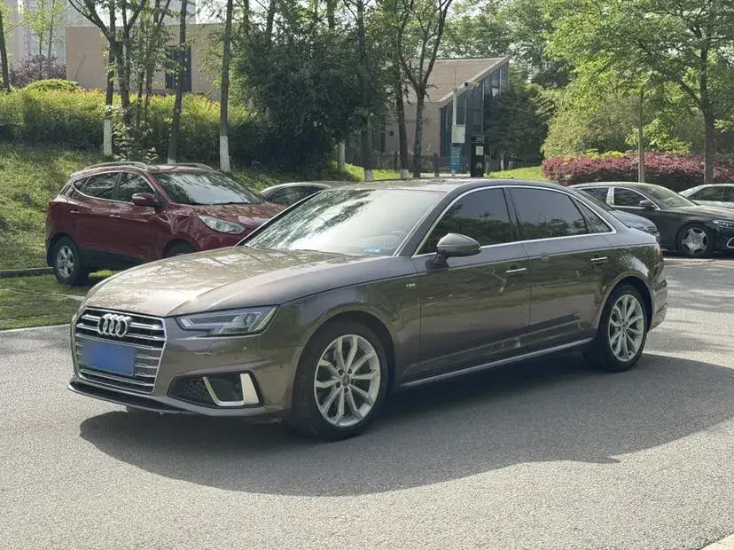 2019 Audi A4L 2.0T 190HP L4 7DCT