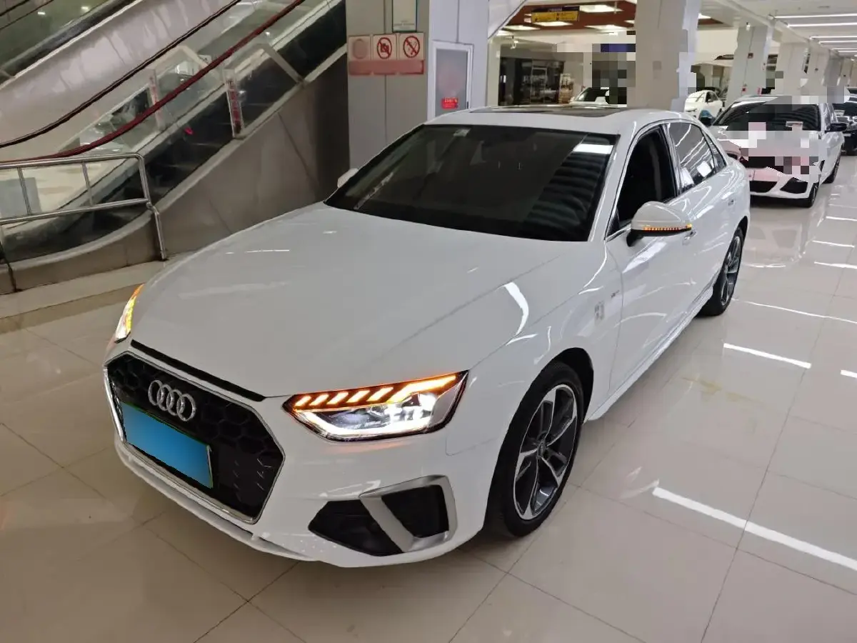 2022 Audi A4L 2.0T 190HP L4 7DCT