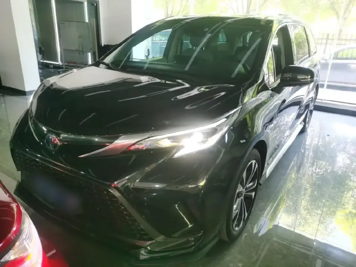 2023 Toyota Granvia 2.5L 189HP L4 E-CVT Hybrid