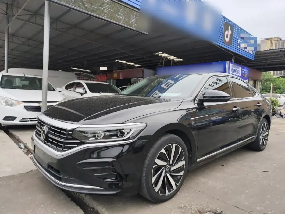 2022 Volkswagen Passat 2.0T 186HP L4 7DCT