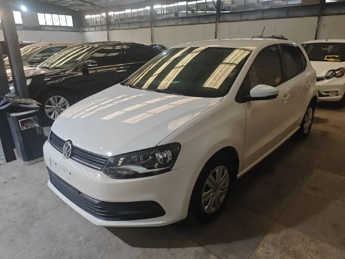 2016 Volkswagen Polo 1.4L 90HP L4 6AT