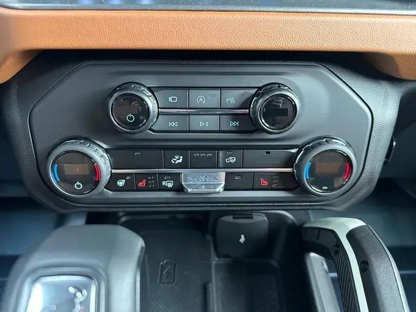 2024 Ford Bronco 2.3T 275HP L4 10AT,autocango,china used car exporter,china ev exporter,chinese used car exporter,chinese used ev exporter