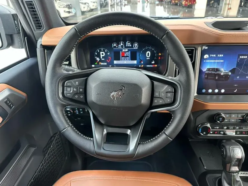 2024 Ford Bronco 2.3T 275HP L4 10AT,autocango,china used car exporter,china ev exporter,chinese used car exporter,chinese used ev exporter