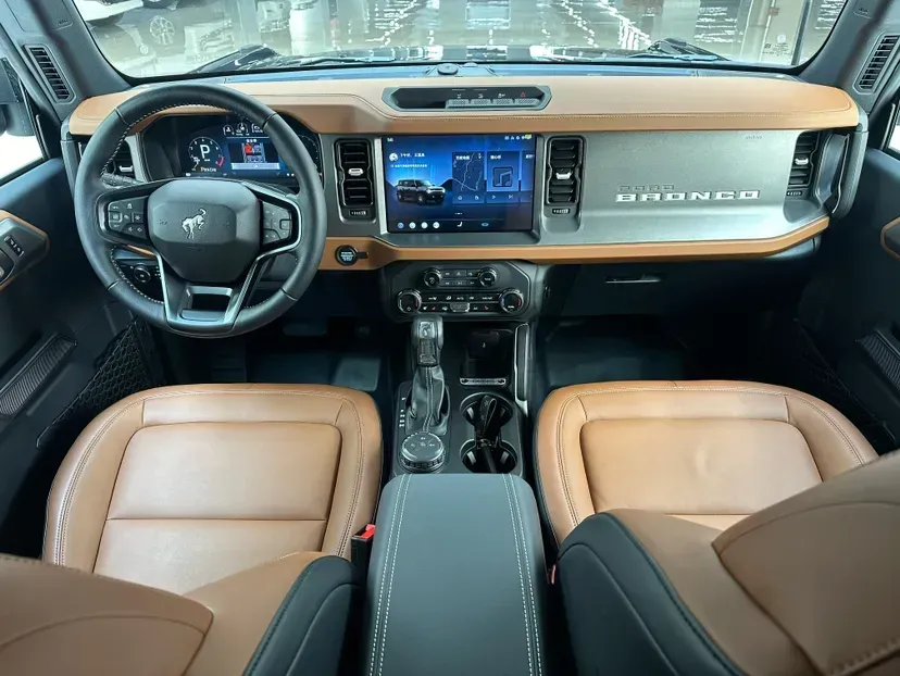 2024 Ford Bronco 2.3T 275HP L4 10AT,autocango,china used car exporter,china ev exporter,chinese used car exporter,chinese used ev exporter