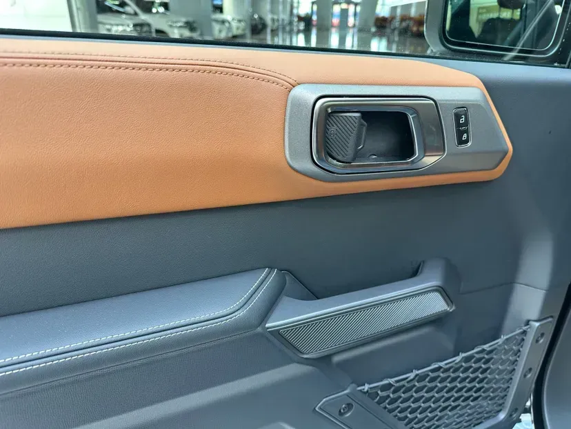 2024 Ford Bronco 2.3T 275HP L4 10AT,autocango,china used car exporter,china ev exporter,chinese used car exporter,chinese used ev exporter