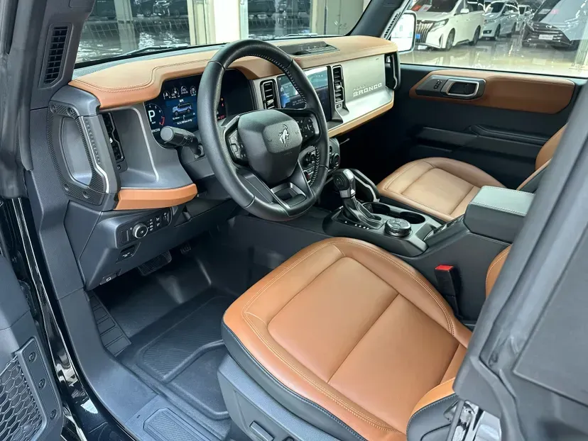 2024 Ford Bronco 2.3T 275HP L4 10AT,autocango,china used car exporter,china ev exporter,chinese used car exporter,chinese used ev exporter