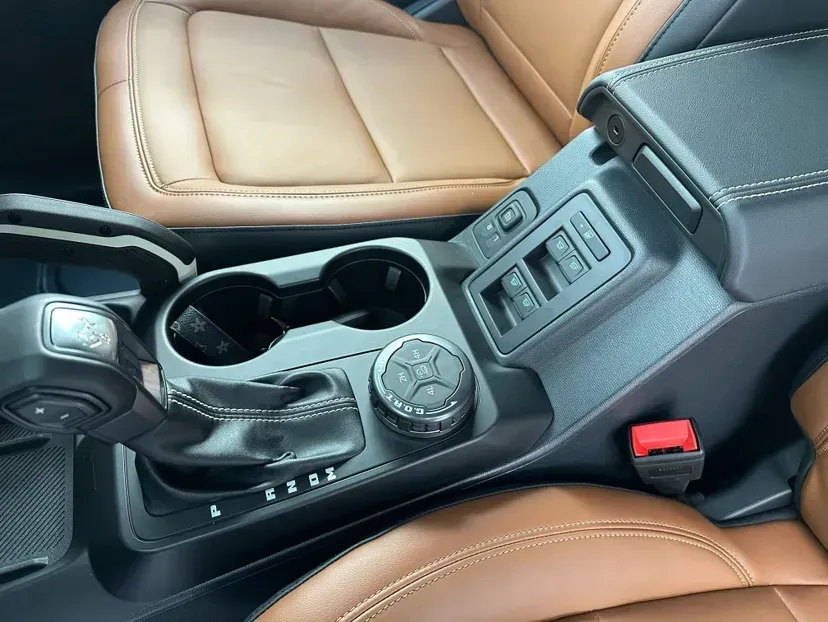 2024 Ford Bronco 2.3T 275HP L4 10AT,autocango,china used car exporter,china ev exporter,chinese used car exporter,chinese used ev exporter