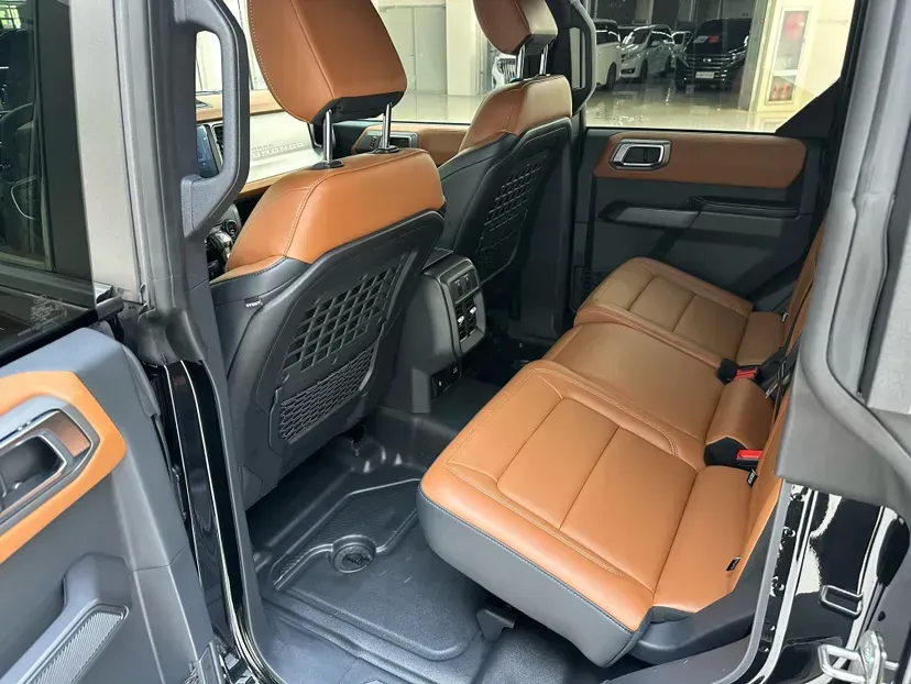 2024 Ford Bronco 2.3T 275HP L4 10AT,autocango,china used car exporter,china ev exporter,chinese used car exporter,chinese used ev exporter