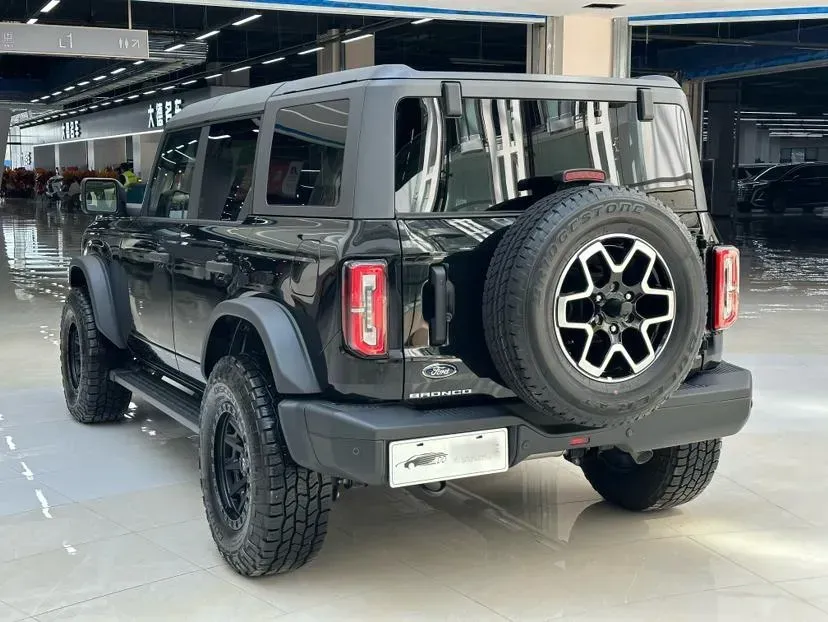 2024 Ford Bronco 2.3T 275HP L4 10AT,autocango,china used car exporter,china ev exporter,chinese used car exporter,chinese used ev exporter