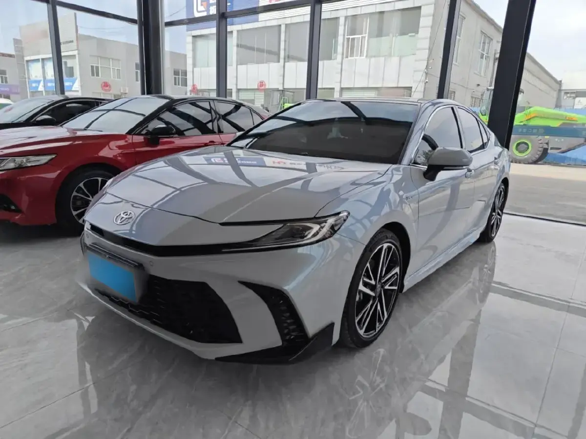 2024 Toyota Camry 2.0L 152HP L4 E-CVT Hybrid