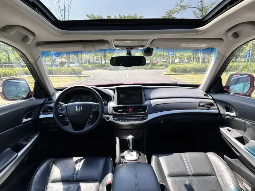 2014 Honda Crosstour 2.4L 197HP L4 5AT,autocango,china used car exporter,china ev exporter,chinese used car exporter,chinese used ev exporter