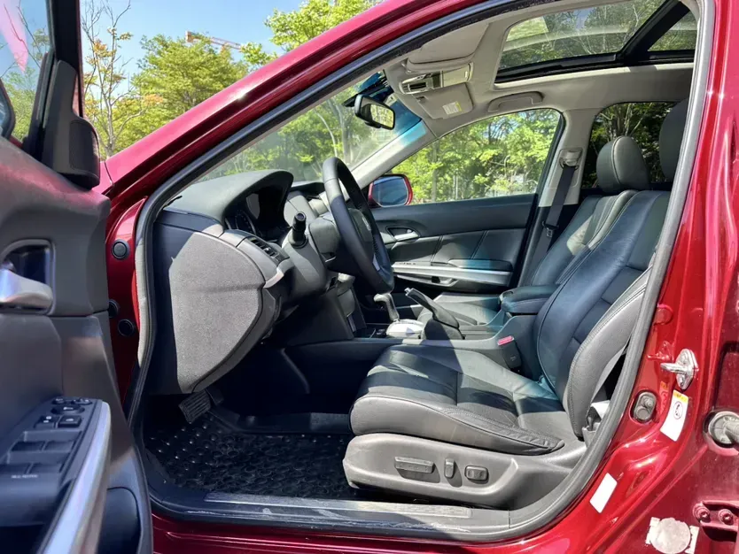 2014 Honda Crosstour 2.4L 197HP L4 5AT,autocango,china used car exporter,china ev exporter,chinese used car exporter,chinese used ev exporter