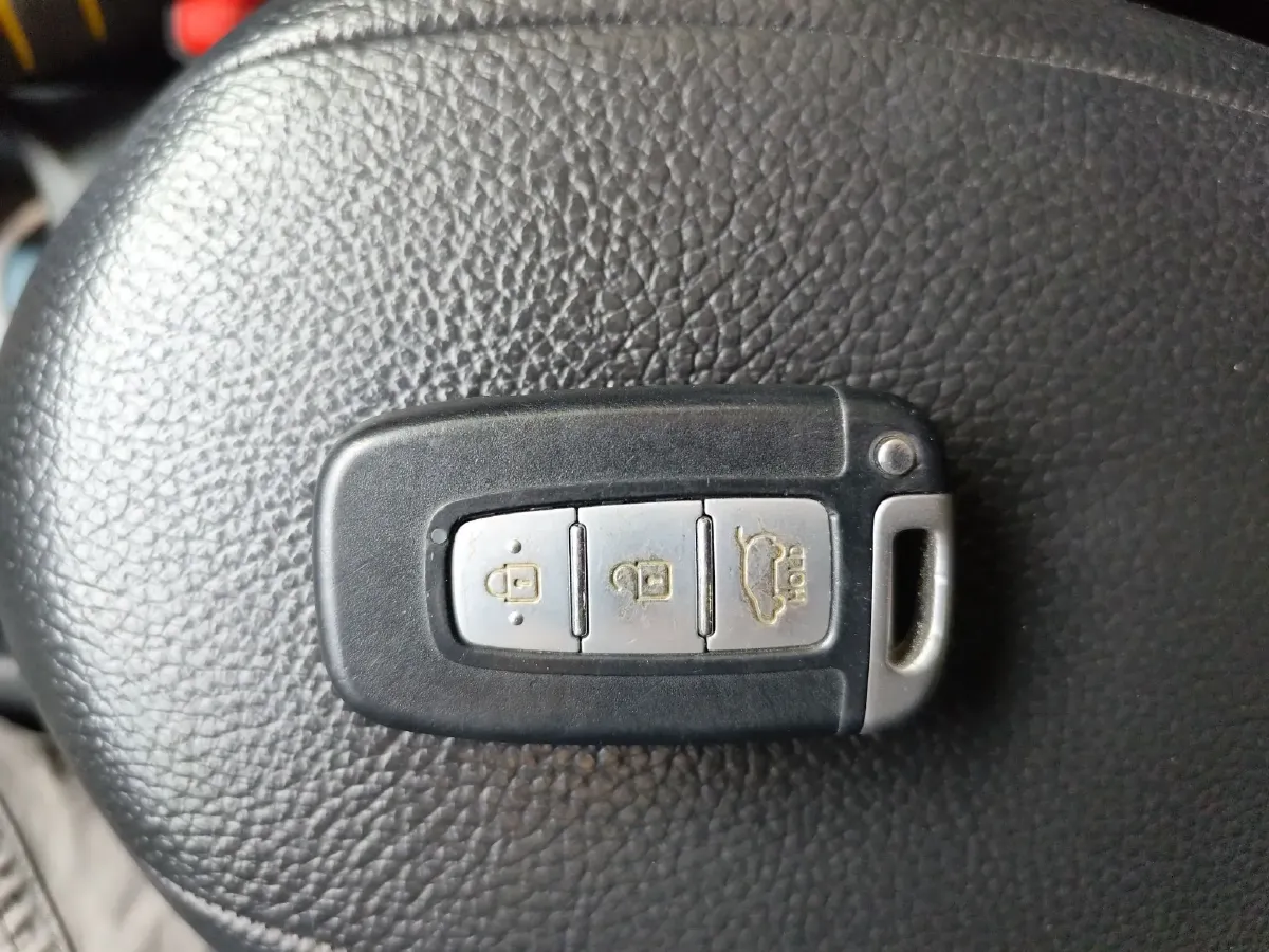 2012 Hyundai Veloster 1.6T 204HP L4 6AT,autocango,china used car exporter,china ev exporter,chinese used car exporter,chinese used ev exporter