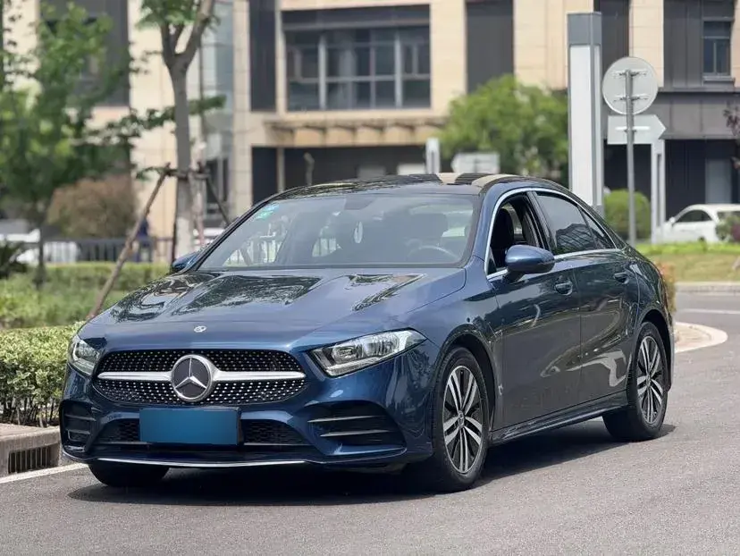 2019 Mercedes-Benz A Class 1.3T 136HP L4 7DCT