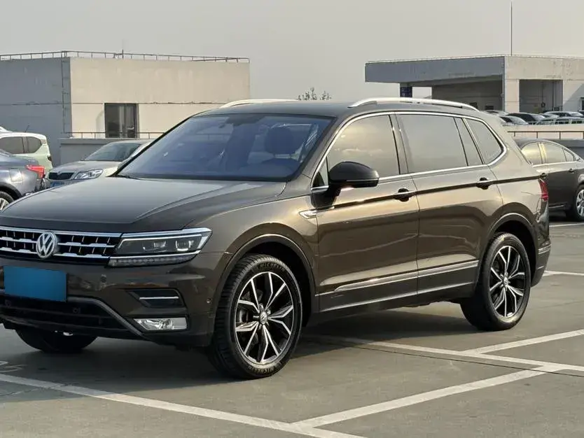 2019 Volkswagen Tiguan L 2.0T 220HP L4 7DCT