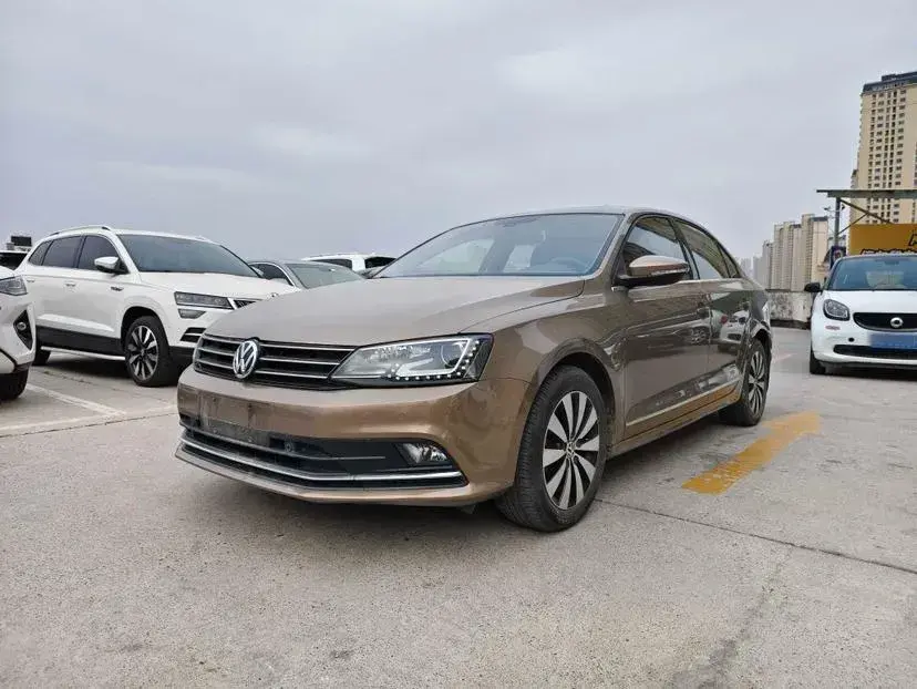 2015 Volkswagen Sagitar 1.4T 131HP L4 7DCT