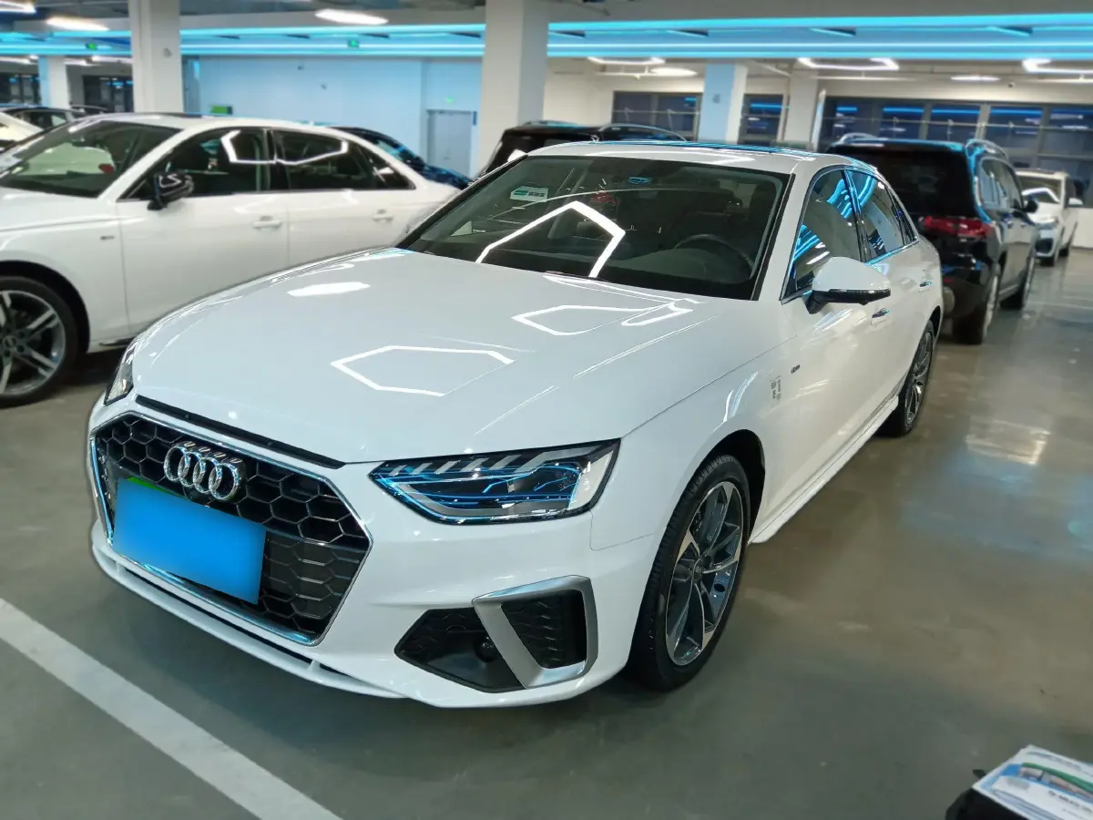 2022 Audi A4L 2.0T 190HP L4 7DCT
