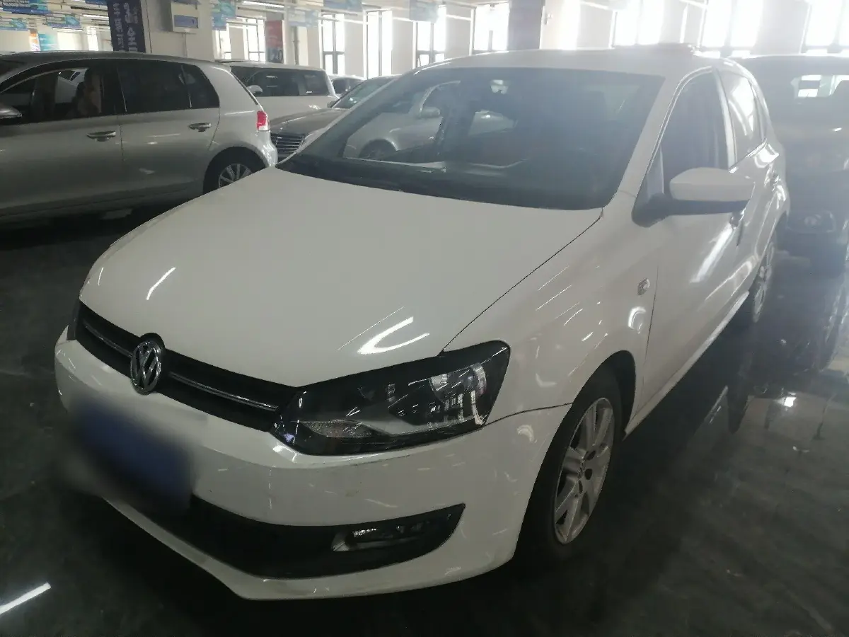 2013 Volkswagen Polo 1.4L 86HP L4 6AT