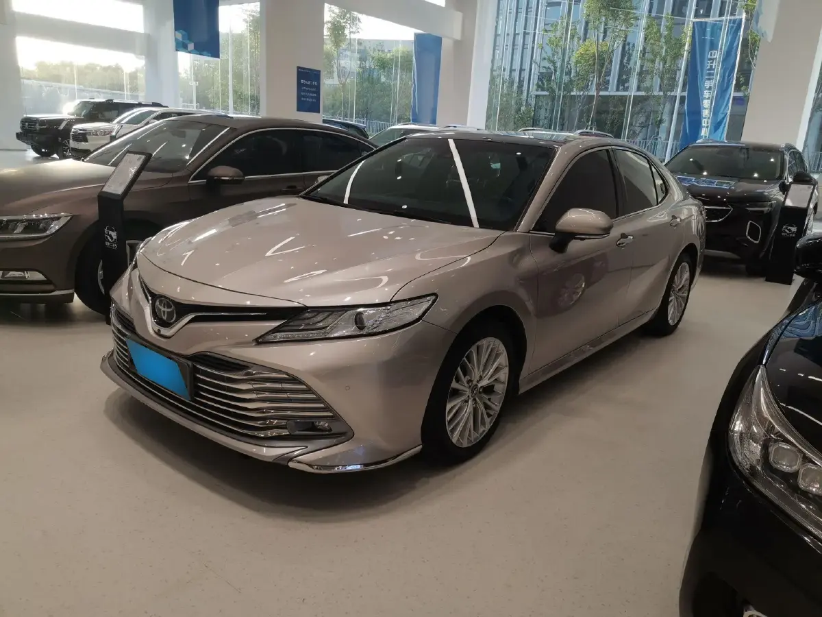 2018 Toyota Camry 2.5L 209HP L4 8AT