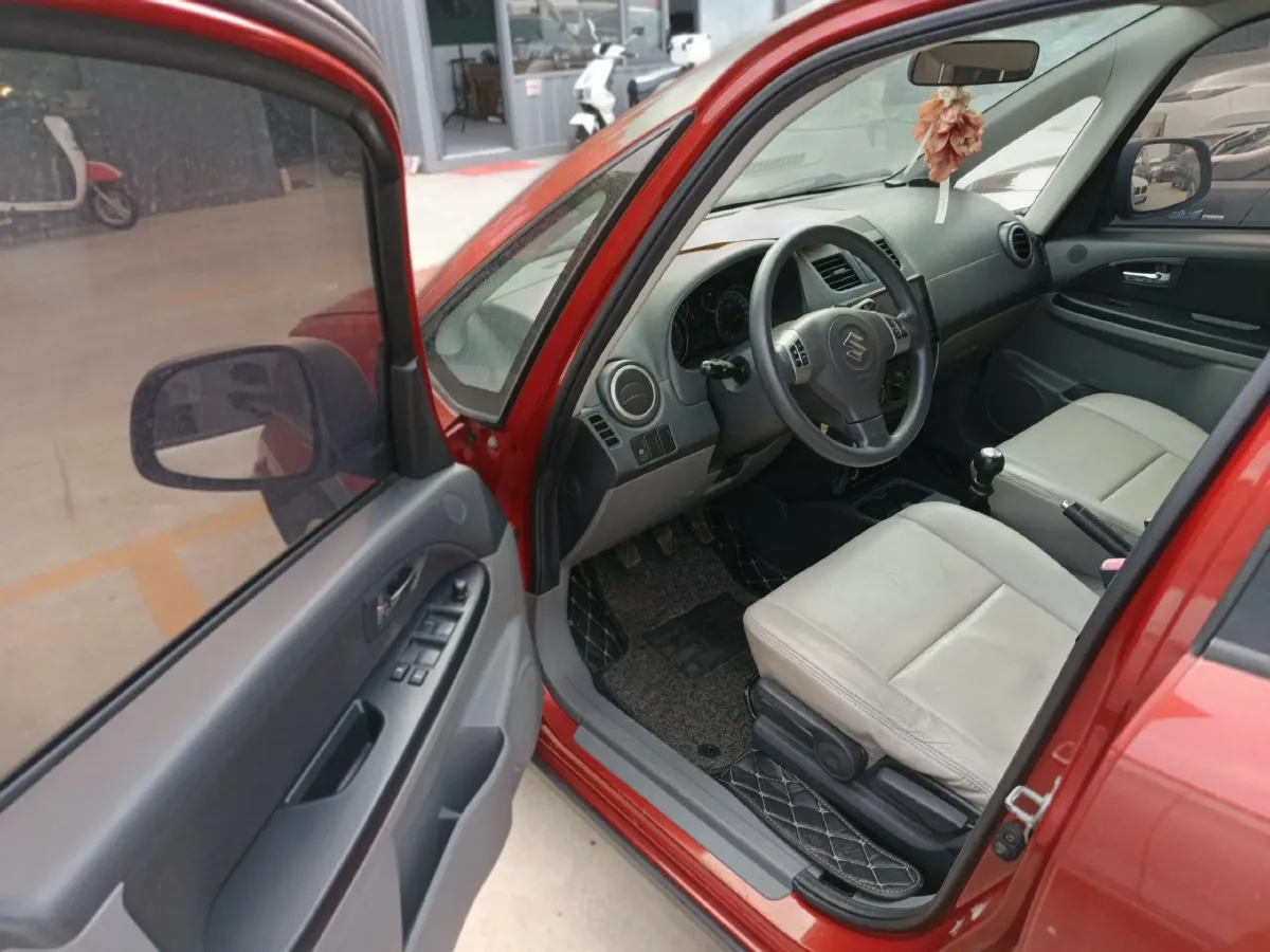 2011 Suzuki SX4 1.6L 109HP L4 5MT,autocango,china used car exporter,china ev exporter,chinese used car exporter,chinese used ev exporter