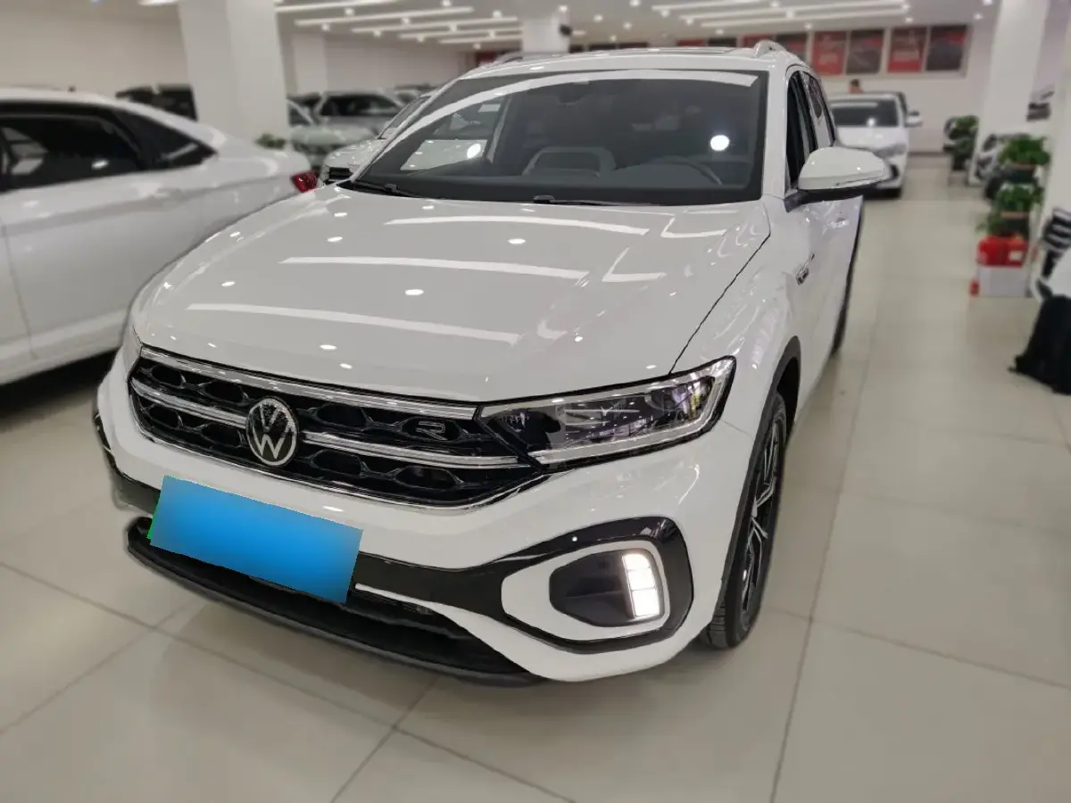 2025 Volkswagen T-Roc 1.5T 160HP L4 7DCT