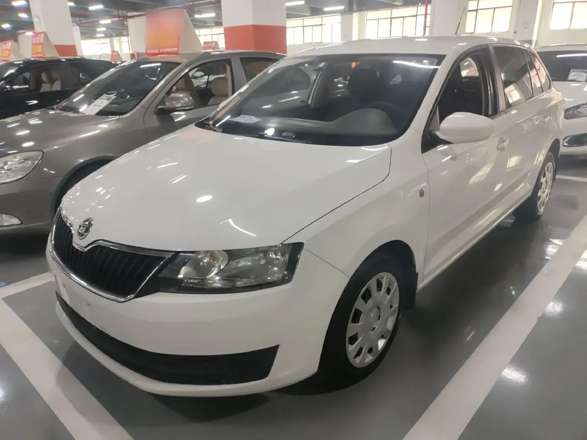 2014 Skoda Rapid Spaceback 1.6L 110HP L4 6AT