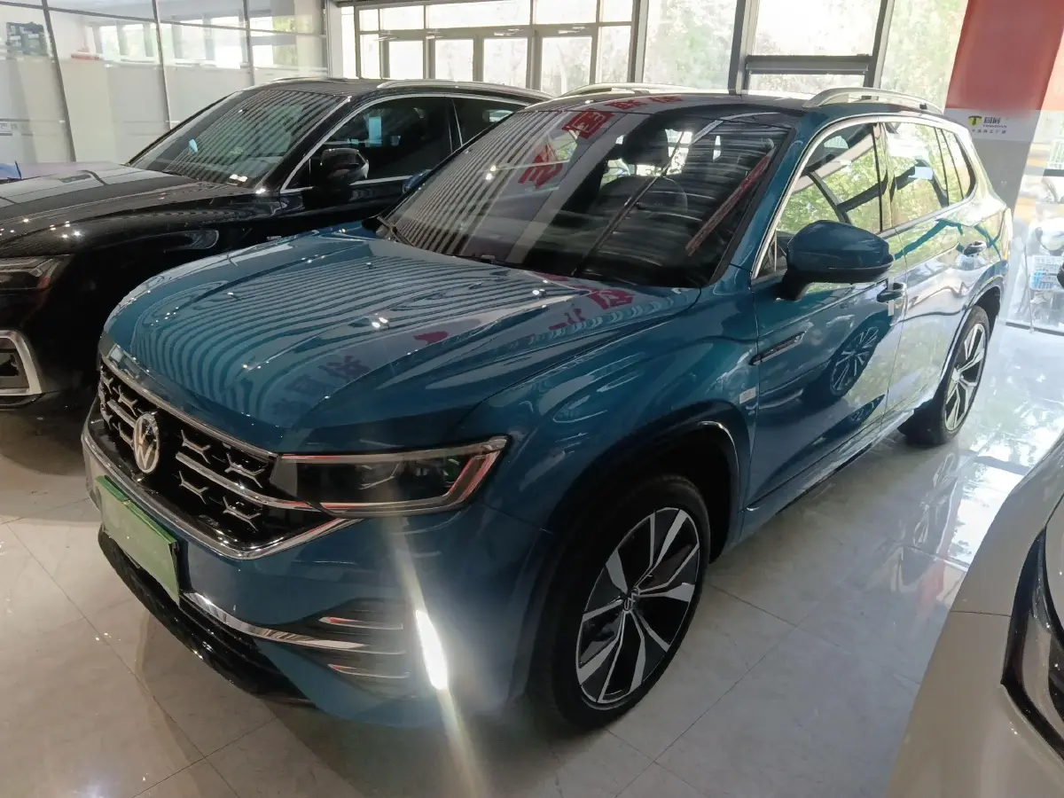 2023 Volkswagen Tayron 2.0T 220HP L4 7DCT