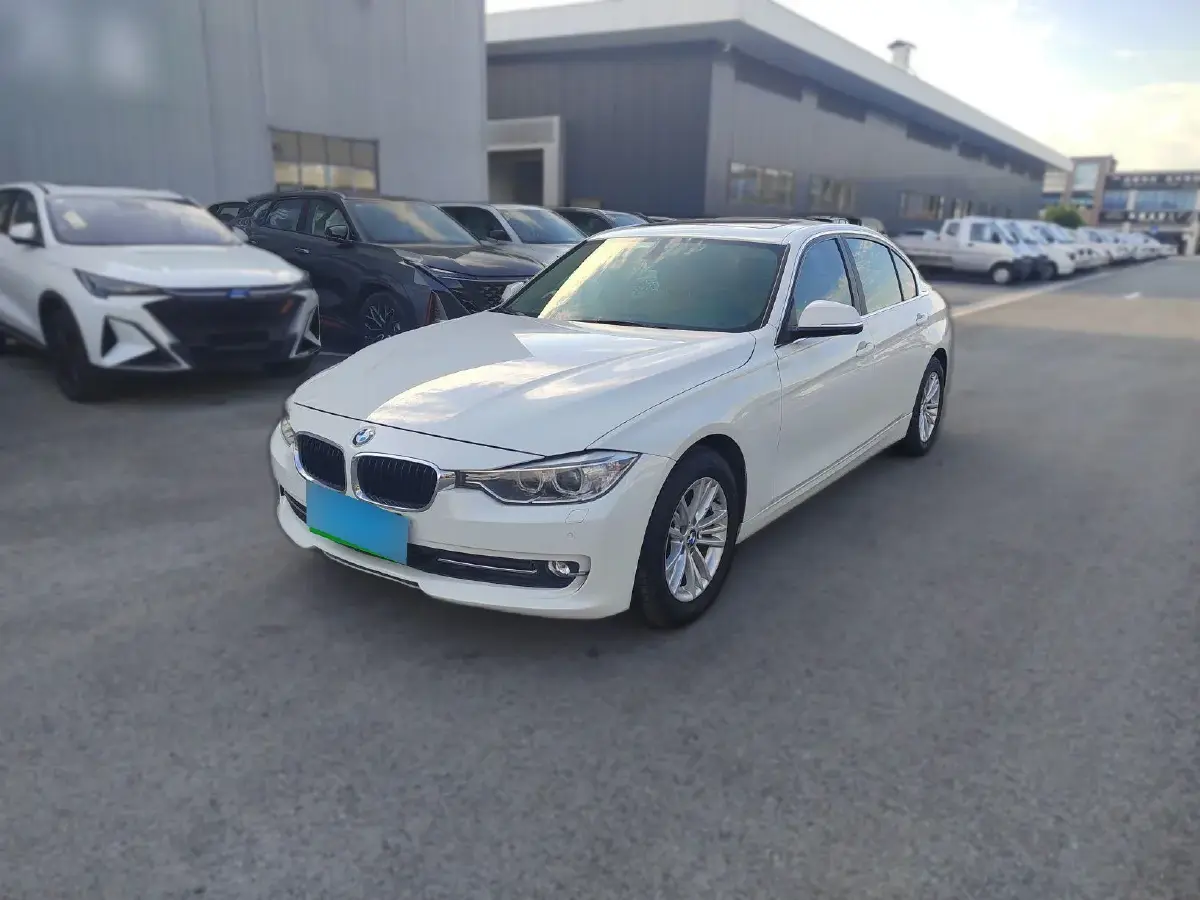 2014 BMW 3 Series 2.0T 184HP L4 8AT