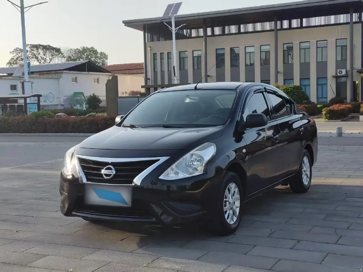 2014 Nissan Sunny 1.5L 112HP L4 CVT
