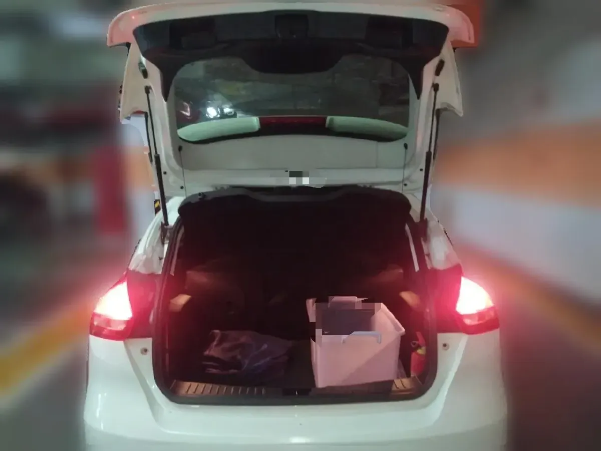 2015 Ford Focus 1.6L 125HP L4 6DCT,autocango,china used car exporter,china ev exporter,chinese used car exporter,chinese used ev exporter