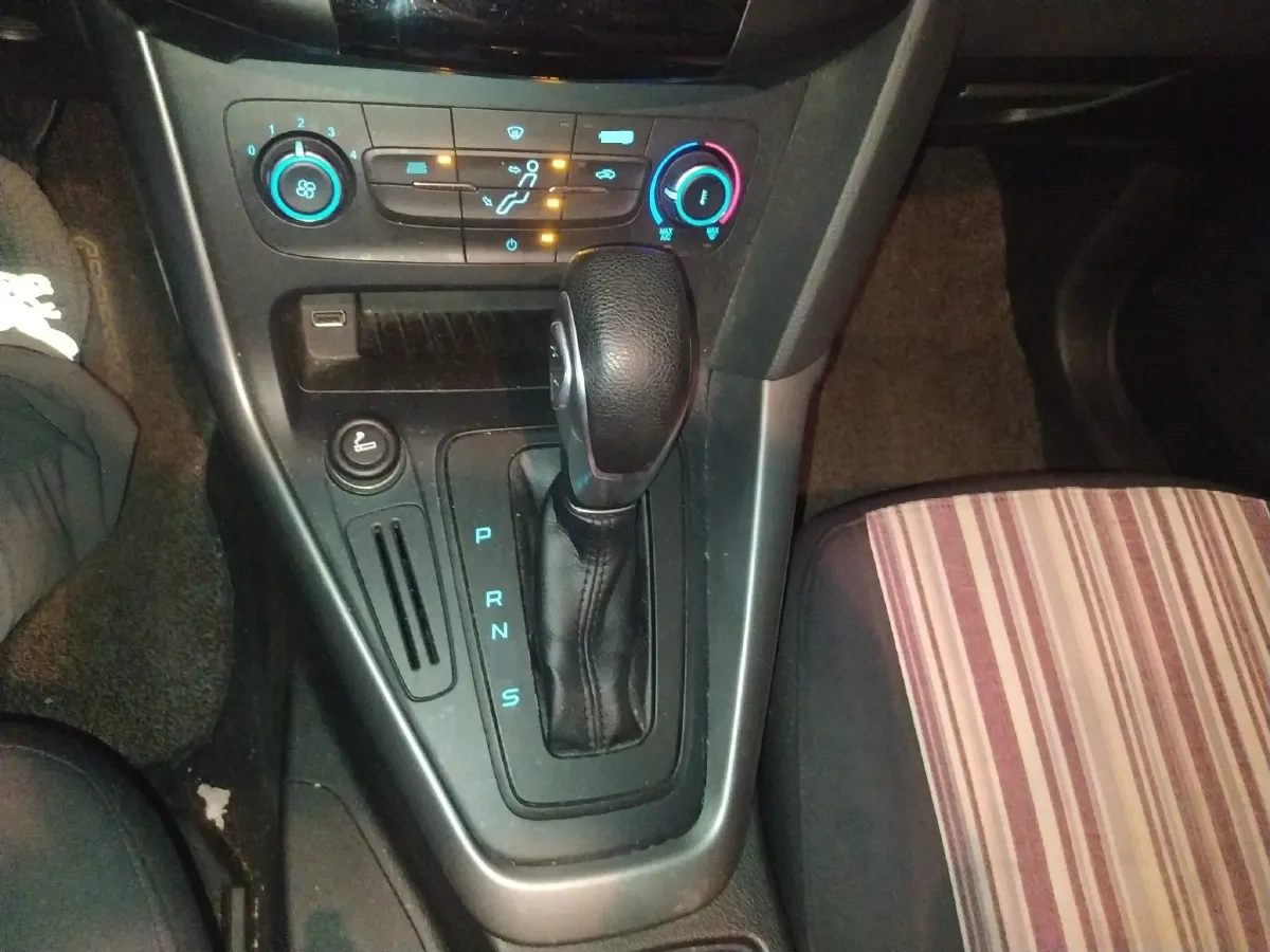 2015 Ford Focus 1.6L 125HP L4 6DCT,autocango,china used car exporter,china ev exporter,chinese used car exporter,chinese used ev exporter