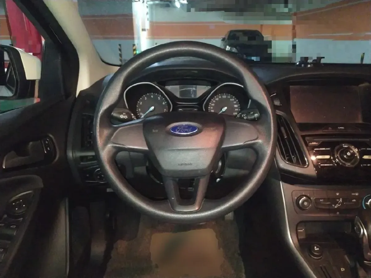 2015 Ford Focus 1.6L 125HP L4 6DCT,autocango,china used car exporter,china ev exporter,chinese used car exporter,chinese used ev exporter
