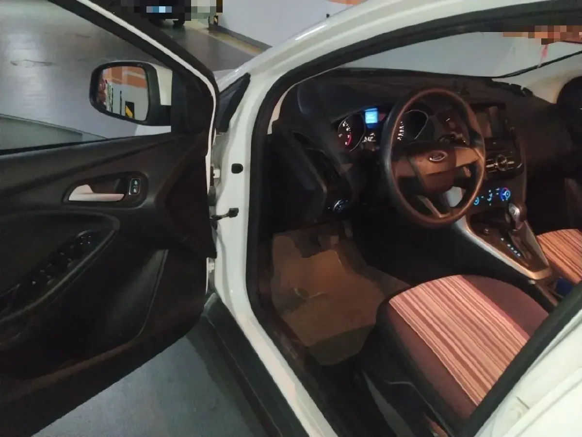 2015 Ford Focus 1.6L 125HP L4 6DCT,autocango,china used car exporter,china ev exporter,chinese used car exporter,chinese used ev exporter