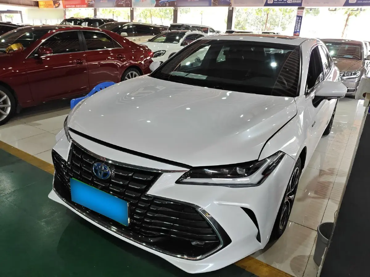 2022 Toyota Avalon 2.5L 178HP L4 E-CVT Hybrid